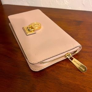 MICHEAL KORS Lock Wallet